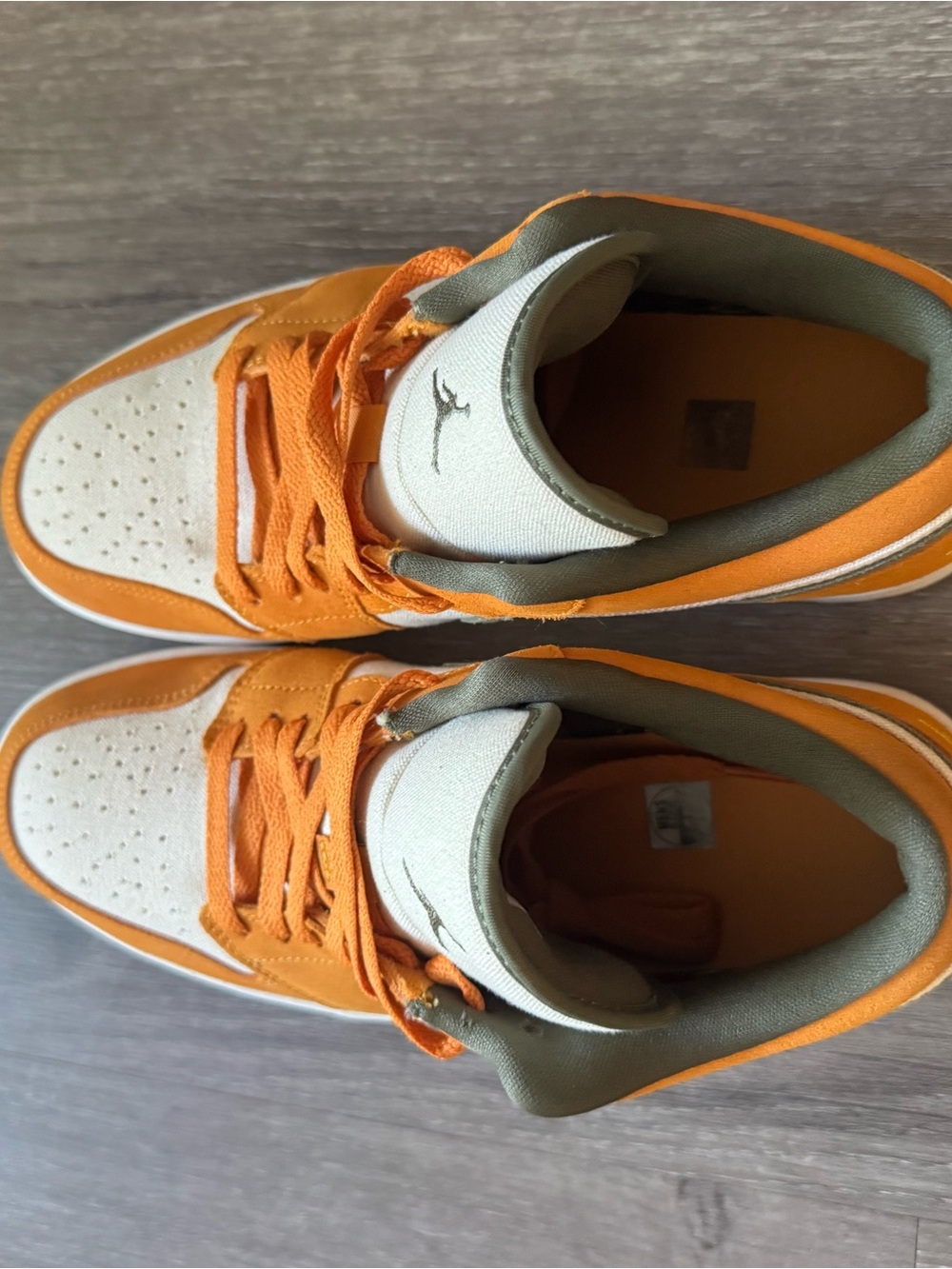 Men’s Air Jordan 1 Low SE “Light Curry” Size 10 - Picture 6 of 7